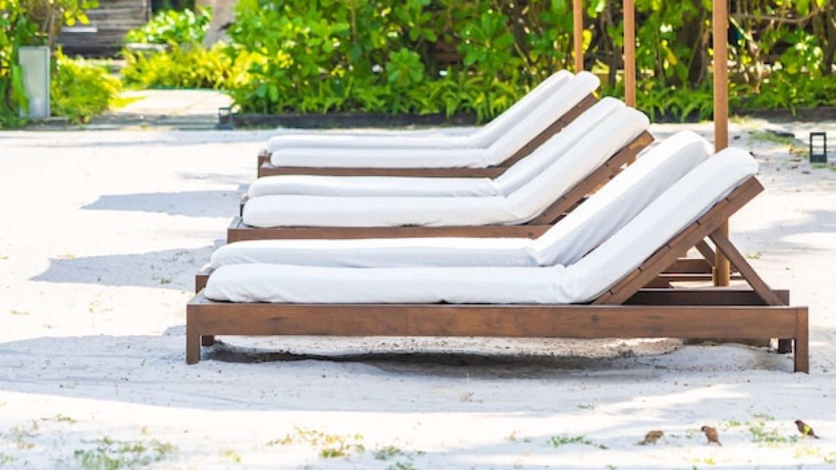 Transat ou bain de soleil : comment choisir pour son jardin ou sa terrasse ?
